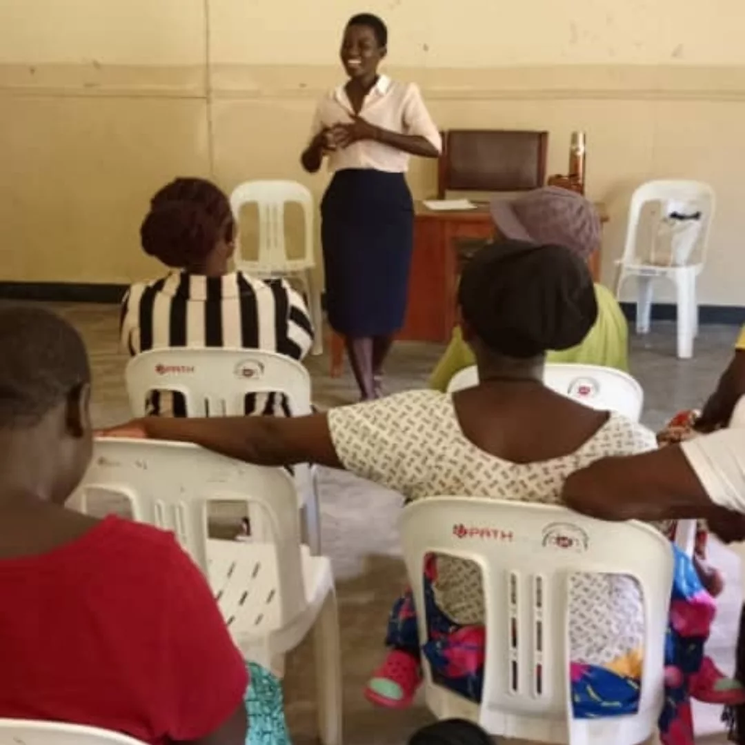 Masika Meresi teaching during a community session.